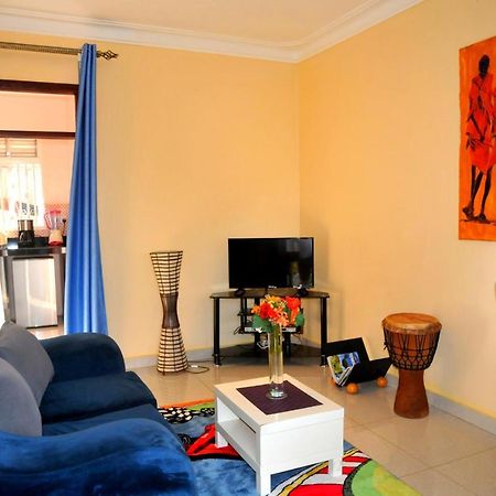 Victoria Lake View Guesthouse & Safaris เอนเทบเบ้ ภายนอก รูปภาพ