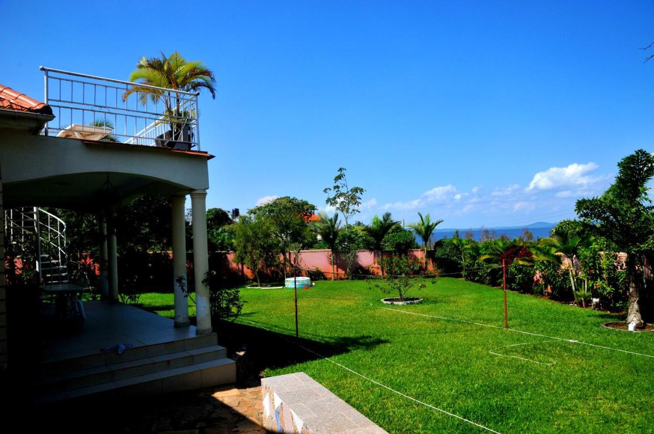 Victoria Lake View Guesthouse & Safaris เอนเทบเบ้ ภายนอก รูปภาพ