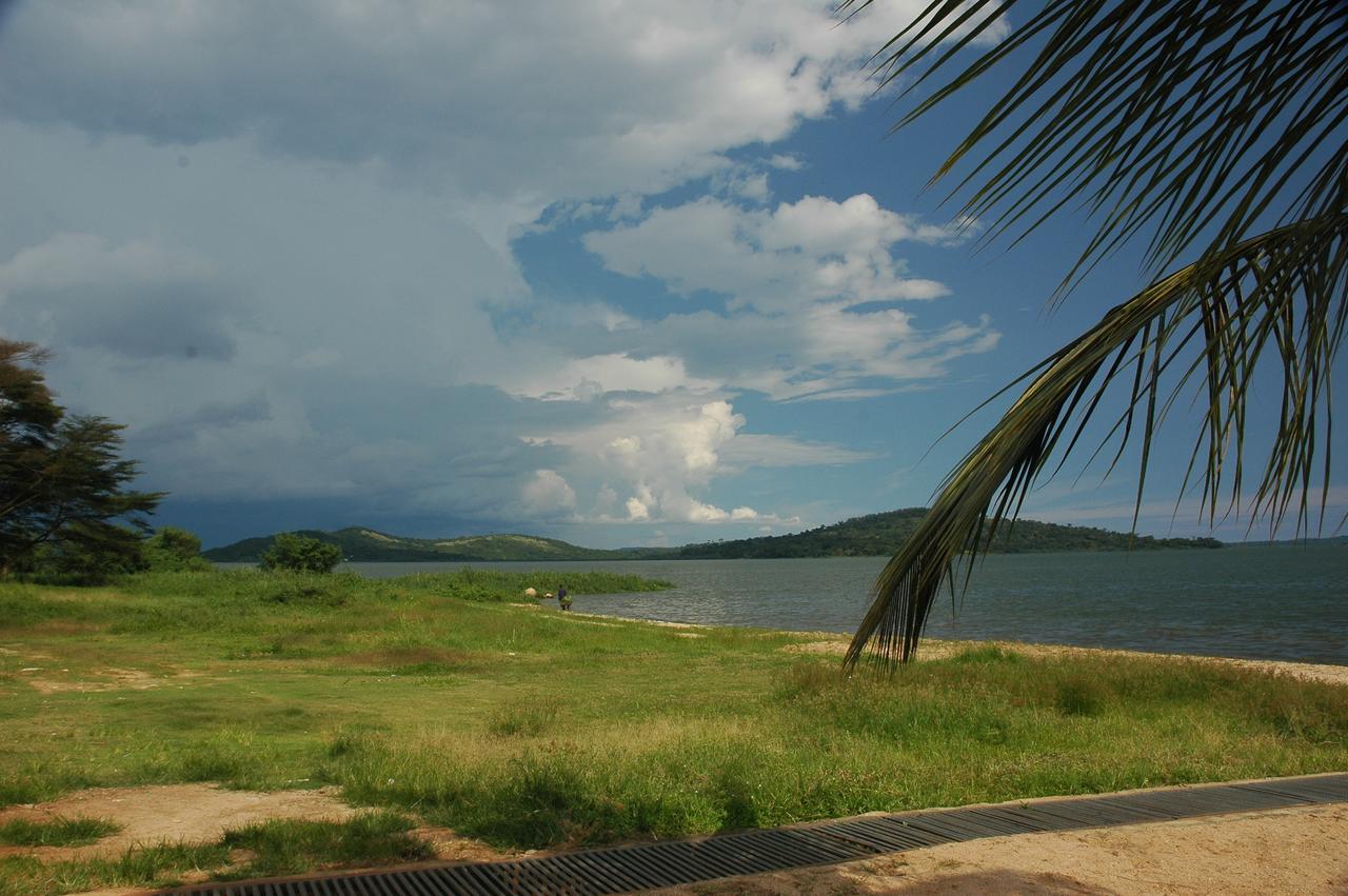 Victoria Lake View Guesthouse & Safaris เอนเทบเบ้ ภายนอก รูปภาพ