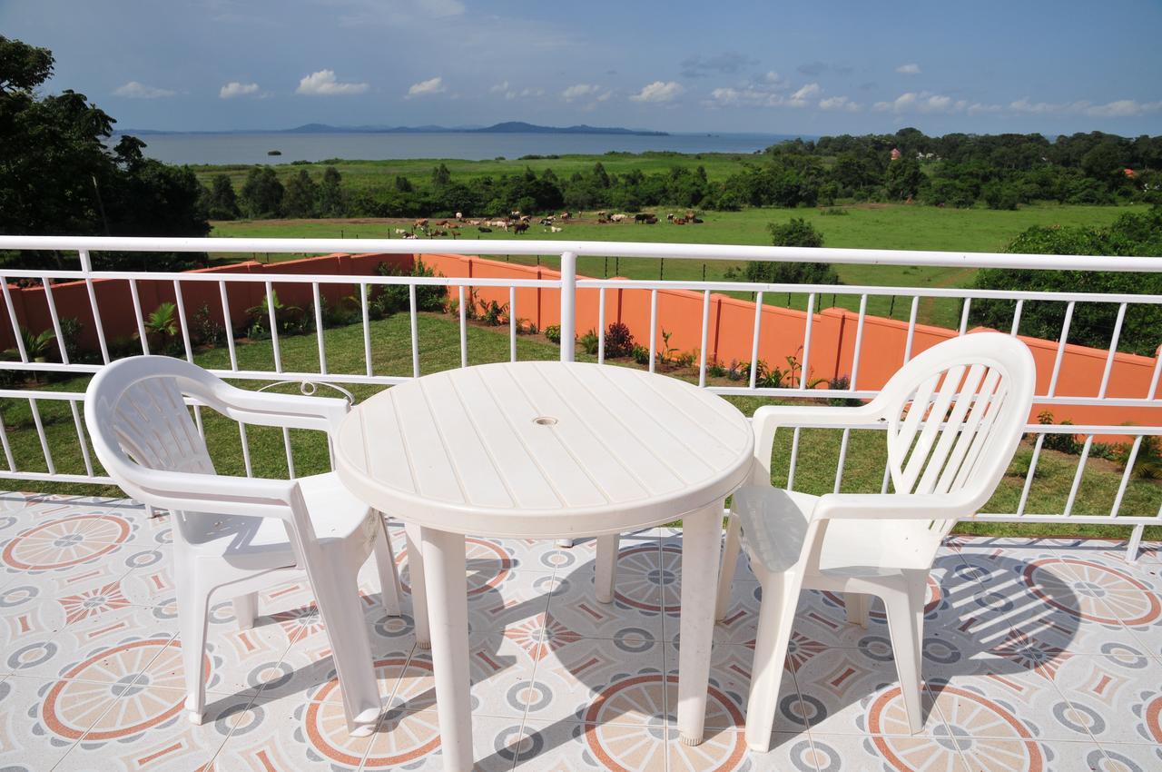 Victoria Lake View Guesthouse & Safaris เอนเทบเบ้ ภายนอก รูปภาพ