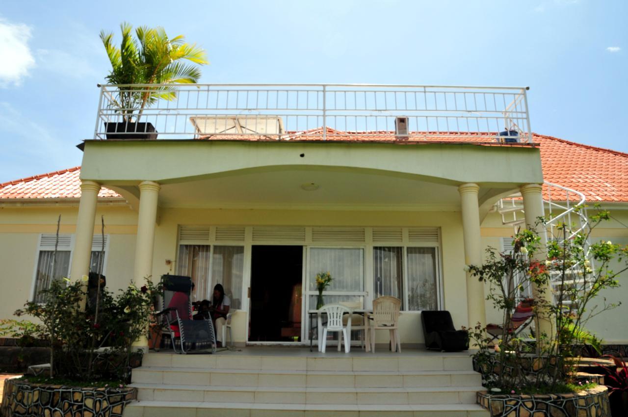 Victoria Lake View Guesthouse & Safaris เอนเทบเบ้ ภายนอก รูปภาพ