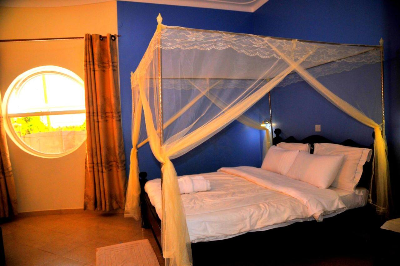 Victoria Lake View Guesthouse & Safaris เอนเทบเบ้ ภายนอก รูปภาพ