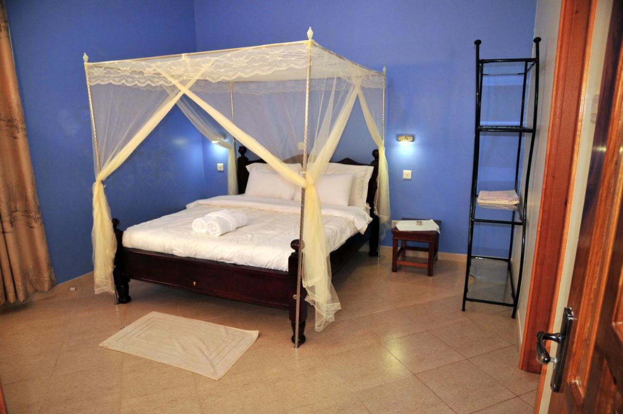 Victoria Lake View Guesthouse & Safaris เอนเทบเบ้ ภายนอก รูปภาพ